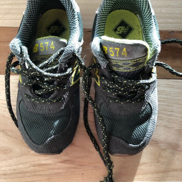 Toddler boys 9.5 new balance shoes - Picture 3 of 4